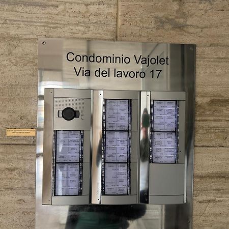 Splendido Appartamento In Zona Fiera A Bologna Luaran gambar